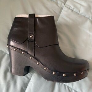 Kork-Ease Black ankle boot with Chunky Heel and Wooden Platform